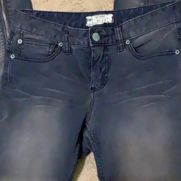 FREE PEOPLE faded blue jeans, size 26 - Picture 2 of 6
